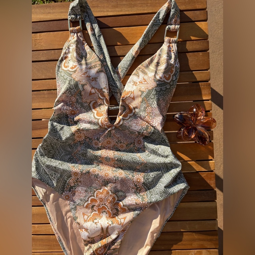 SIZE 10 NWT Aqua Blu Maddison adjustable One-Piece Swimsuit - Paisley - Picture 5 of 9